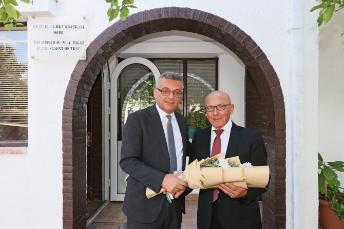 Cumhurbaşkanı Erhürman, eski cumhurbaşkanlarını ziyaret etti